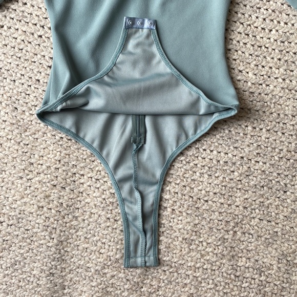 Morning Mist Flair Sleeve Bodysuit - Picture 5 of 8